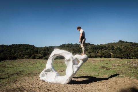 opera di Davide Dormino: Atlante (2019)