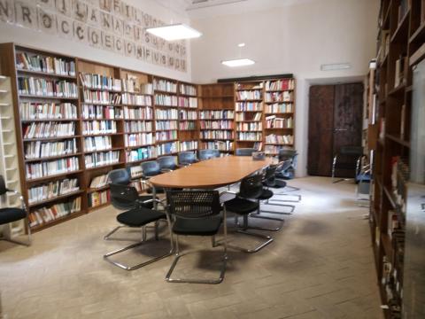sala consultazione biblioteca
