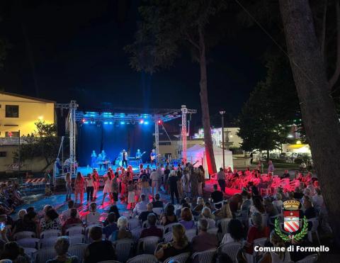 manifestazione estiva ai giardini comunali